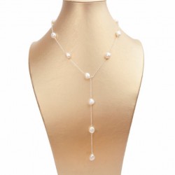 Collar de perlas blancas
