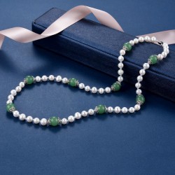 Collar de plata fina con perlas y piedras verdes