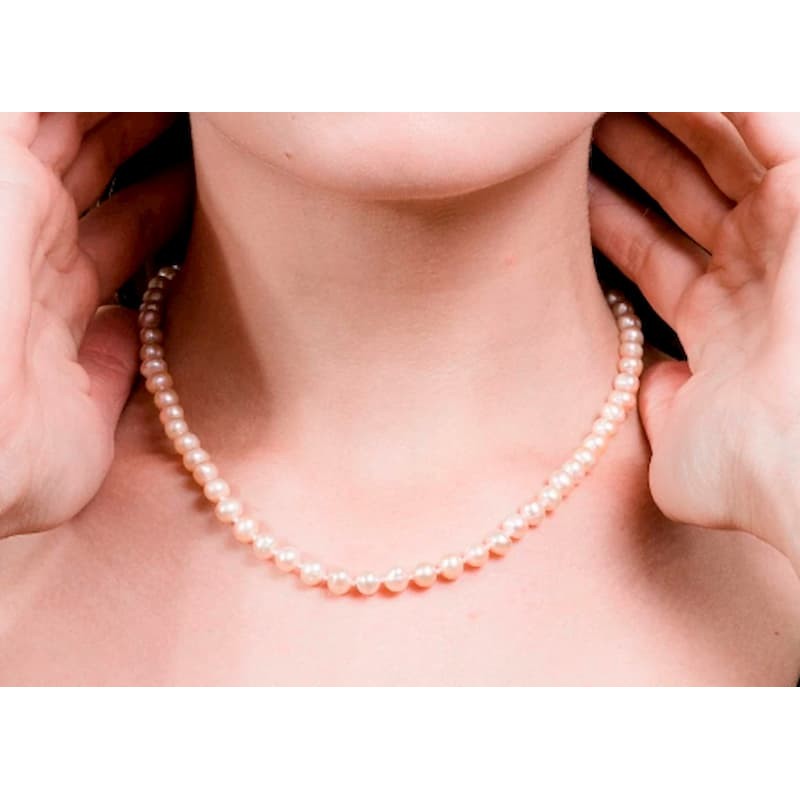 Collares de perlas pequeñas rosadas