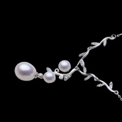 colgante de plata con una perla