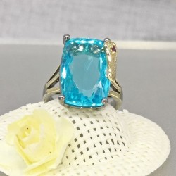 anillo plateado con piedra azul
