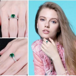 anillo de promesa con piedra verde