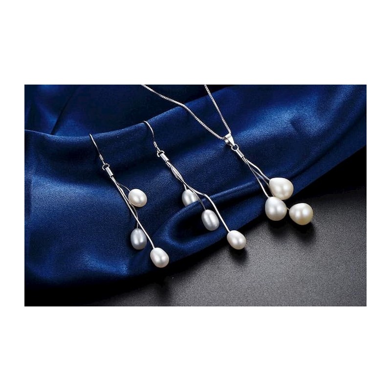Conjunto de collar y pendientes de perlas de agua dulce